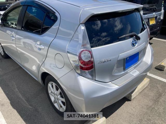 Toyota AQUA 2012-07 8228873-7