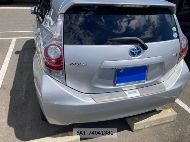 Toyota AQUA 2012-07 8228873-8