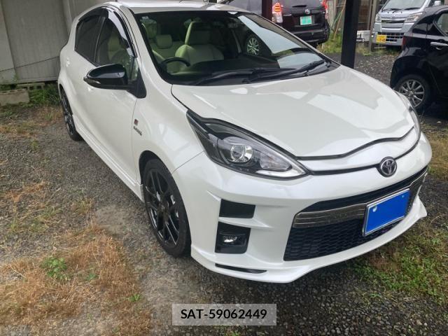Toyota AQUA 2019-03 8228850-0