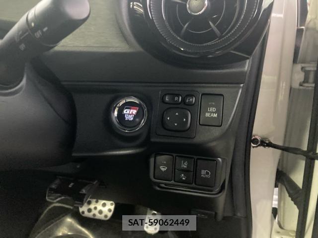 Toyota AQUA 2019-03 8228850-14