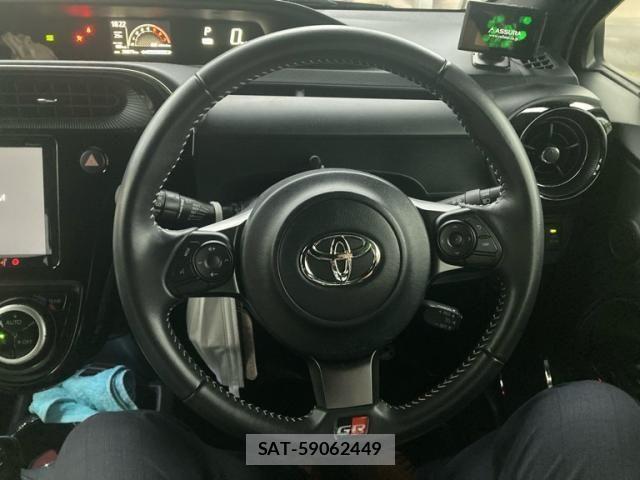 Toyota AQUA 2019-03 8228850-15