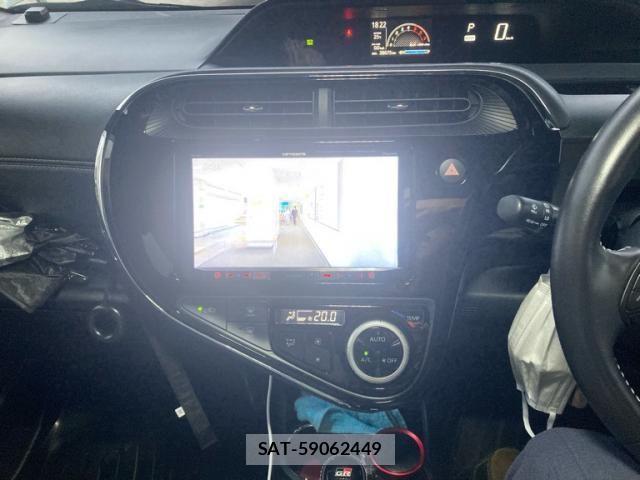 Toyota AQUA 2019-03 8228850-17
