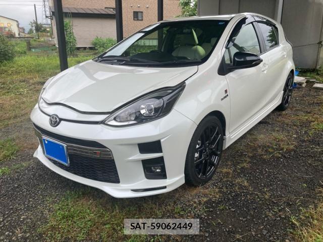 Toyota AQUA 2019-03 8228850-1