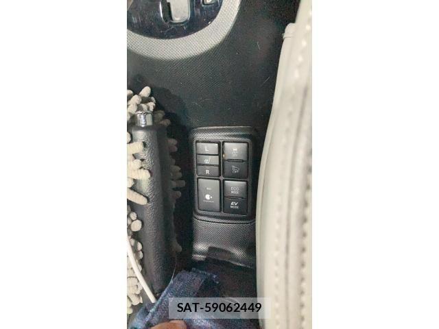Toyota AQUA 2019-03 8228850-22