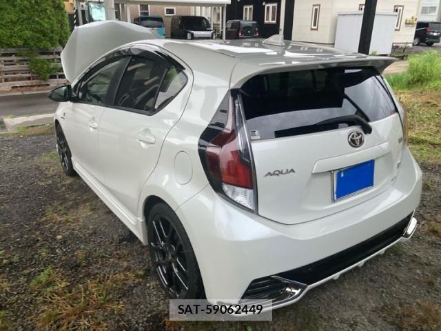 Toyota AQUA 2019-03 8228850-7