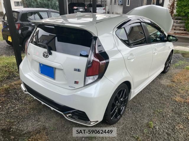Toyota AQUA 2019-03 8228850-8
