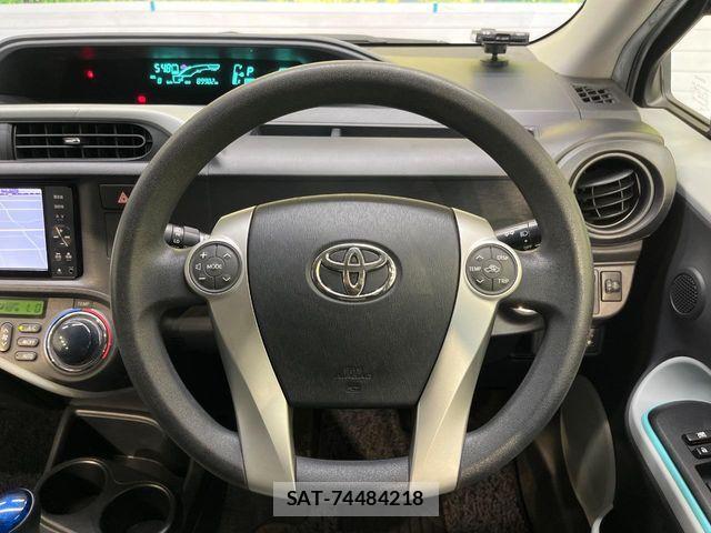 Toyota AQUA 2012-04 8228871-10