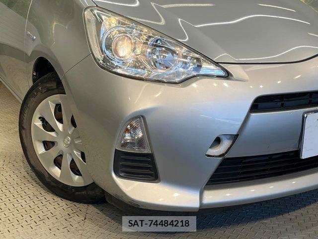 Toyota AQUA 2012-04 8228871-11
