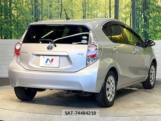 Toyota AQUA 2012-04 8228871-16