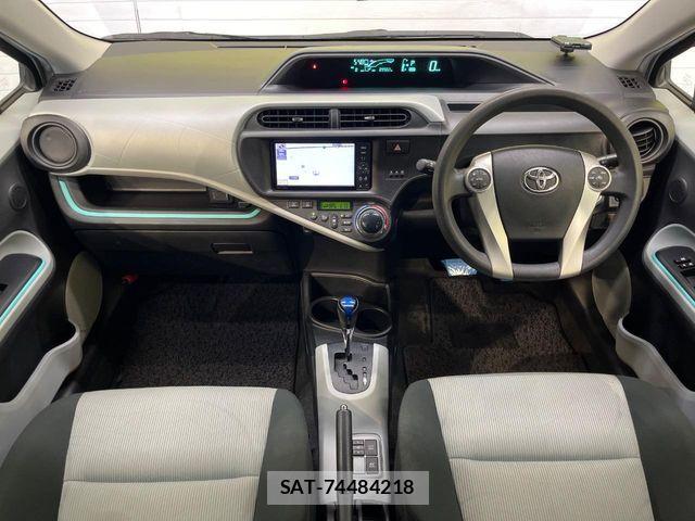 Toyota AQUA 2012-04 8228871-1