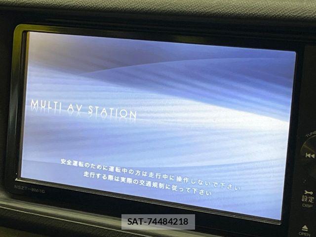 Toyota AQUA 2012-04 8228871-2