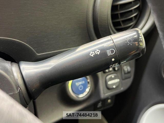 Toyota AQUA 2012-04 8228871-5