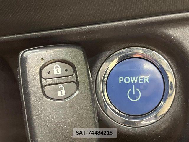 Toyota AQUA 2012-04 8228871-6