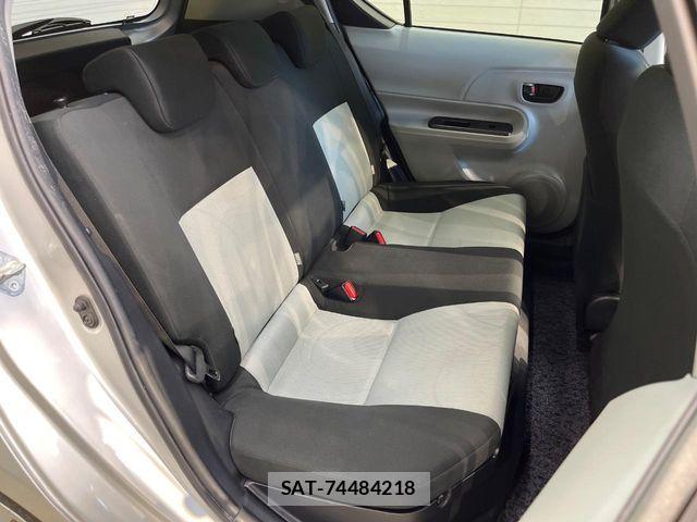 Toyota AQUA 2012-04 8228871-8