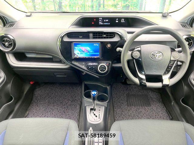 Toyota AQUA 2019-03 8228852-1