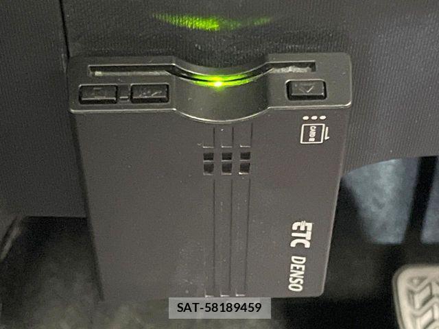 Toyota AQUA 2019-03 8228852-5