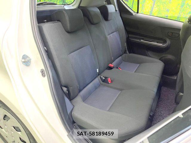 Toyota AQUA 2019-03 8228852-8