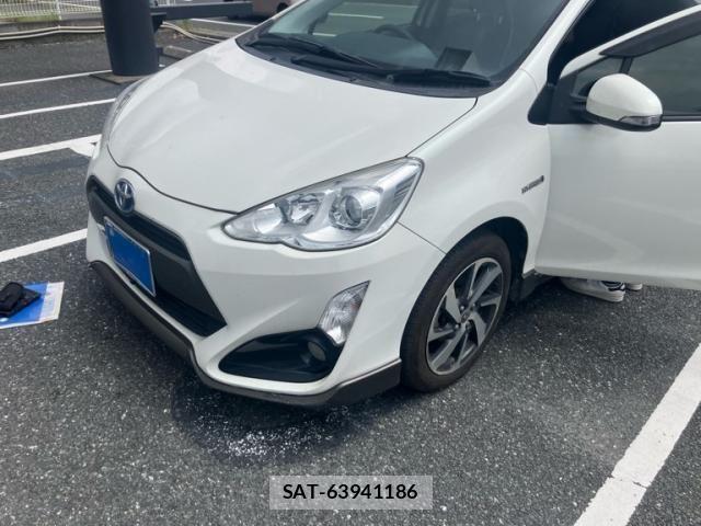 Toyota AQUA 2015-04 8228868-0