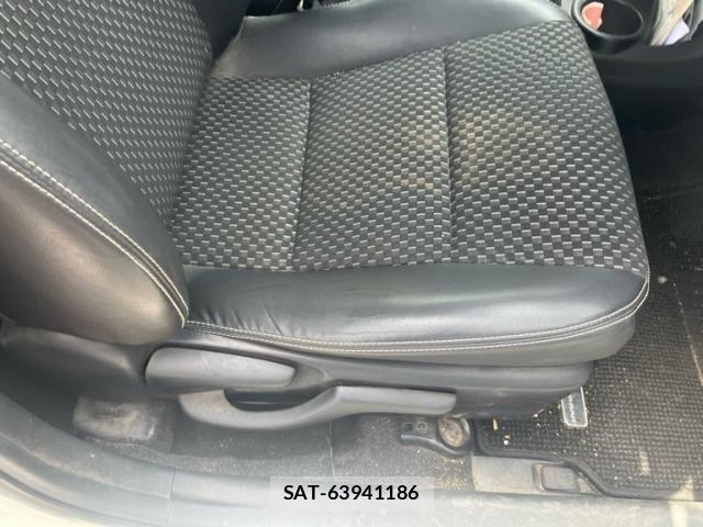 Toyota AQUA 2015-04 8228868-14