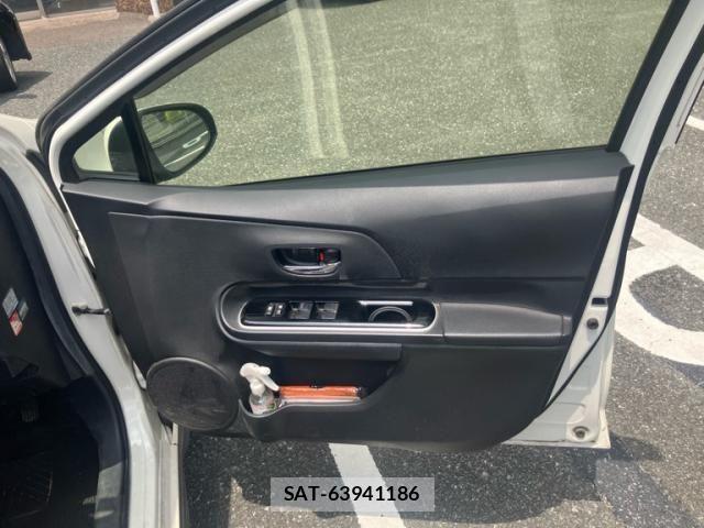 Toyota AQUA 2015-04 8228868-17