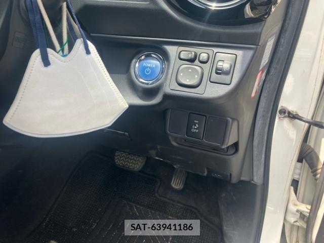 Toyota AQUA 2015-04 8228868-18