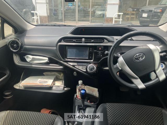 Toyota AQUA 2015-04 8228868-19