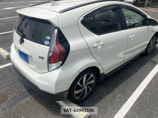 Toyota AQUA 2015-04 8228868-2