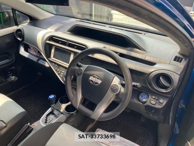 Toyota AQUA 2013-08 8228881-10