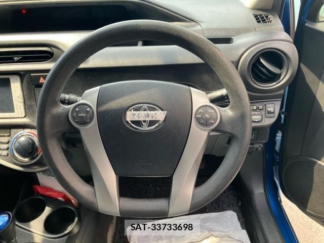 Toyota AQUA 2013-08 8228881-13