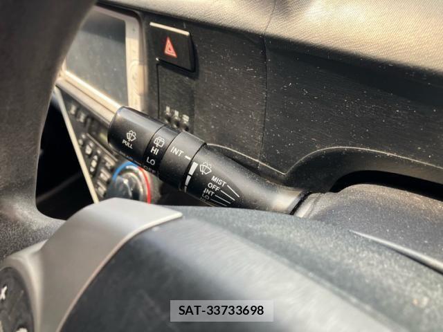 Toyota AQUA 2013-08 8228881-15