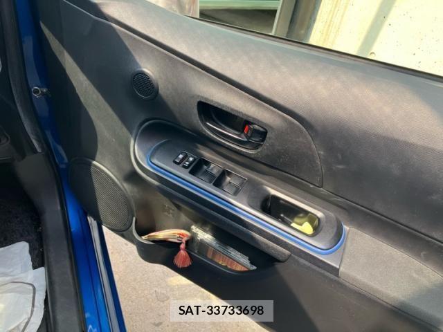 Toyota AQUA 2013-08 8228881-17