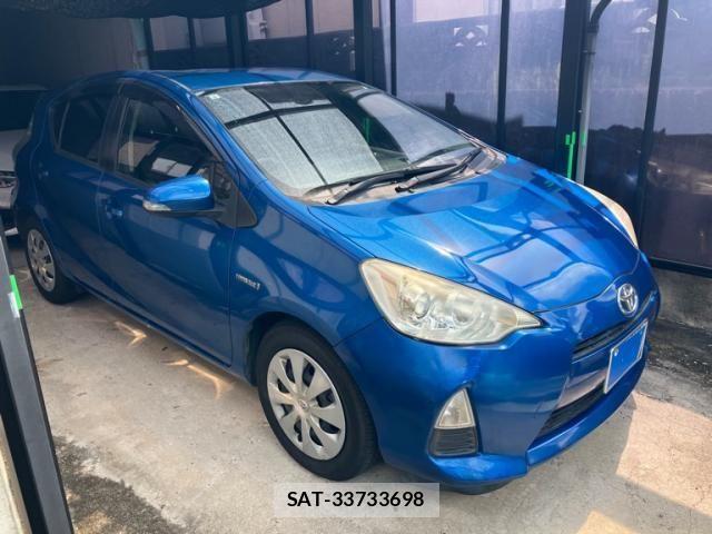 Toyota AQUA 2013-08 8228881-1