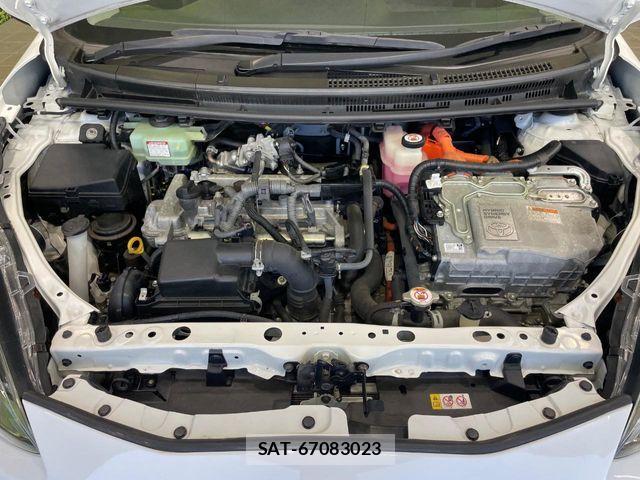 Toyota AQUA 2018-09 8228854-17