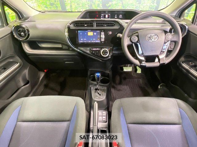 Toyota AQUA 2018-09 8228854-1