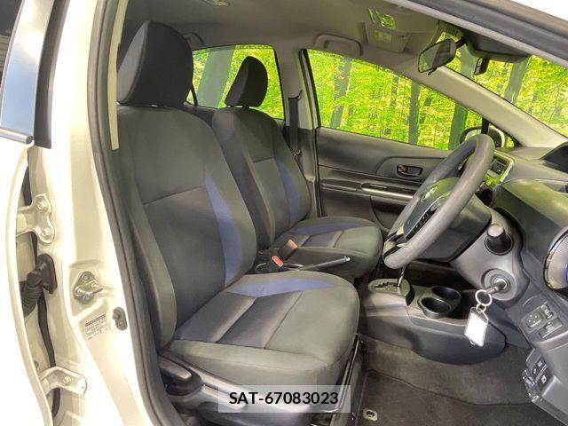 Toyota AQUA 2018-09 8228854-7