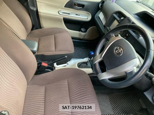 Toyota AQUA 2012-01 8228884-16