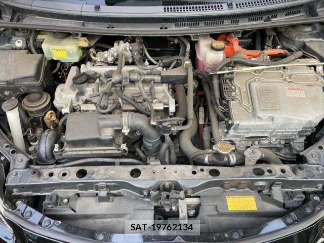 Toyota AQUA 2012-01 8228884-17