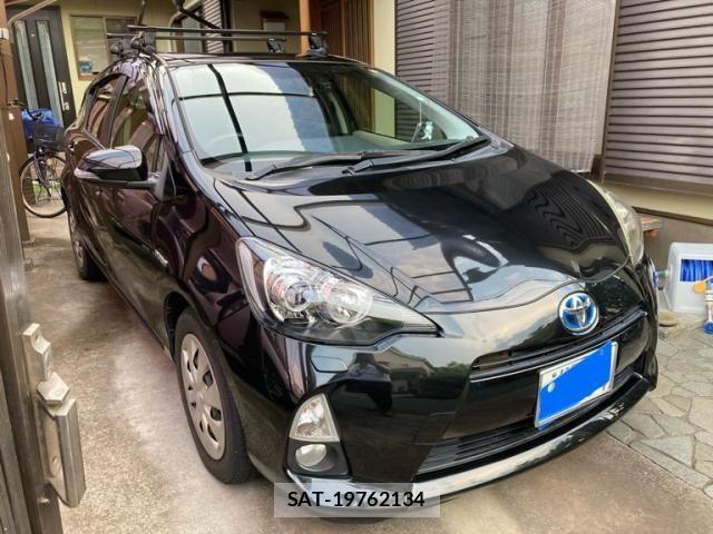 Toyota AQUA 2012-01 8228884-1