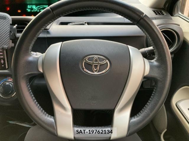 Toyota AQUA 2012-01 8228884-19
