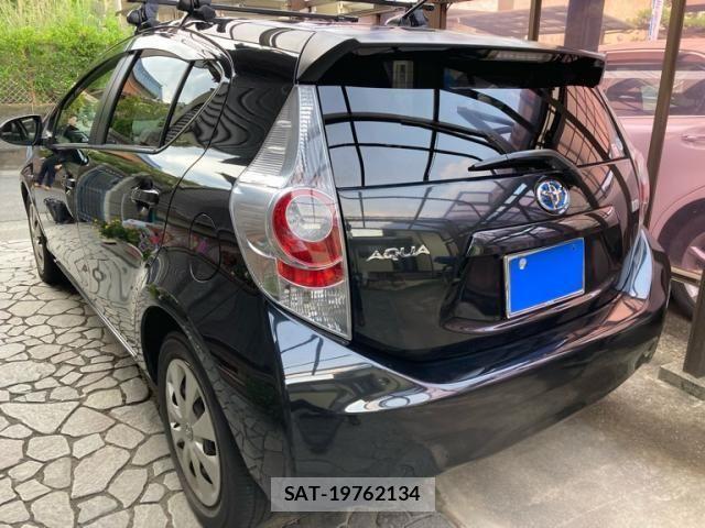 Toyota AQUA 2012-01 8228884-2