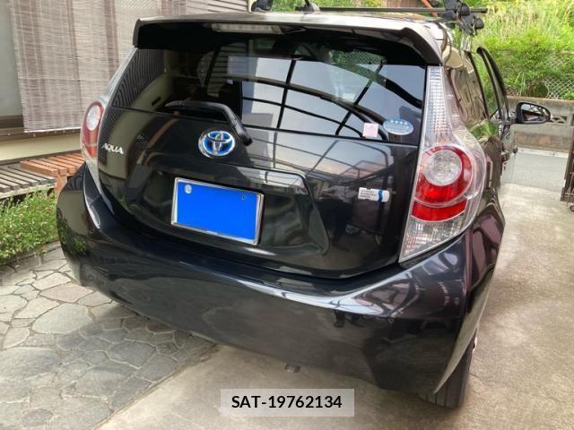 Toyota AQUA 2012-01 8228884-3