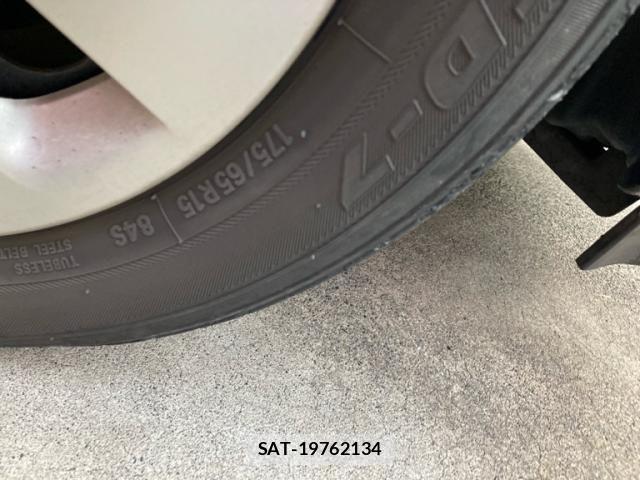 Toyota AQUA 2012-01 8228884-6