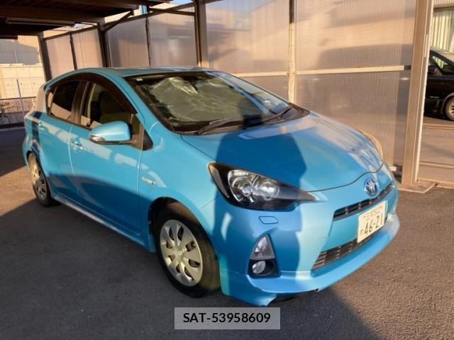 Toyota AQUA 2013-09 8228882-0