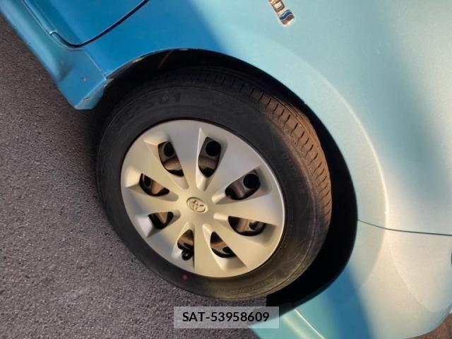 Toyota AQUA 2013-09 8228882-1