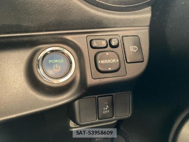 Toyota AQUA 2013-09 8228882-7