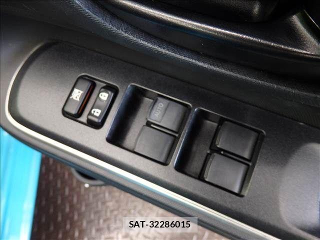 Toyota AQUA 2019-02 8228861-18