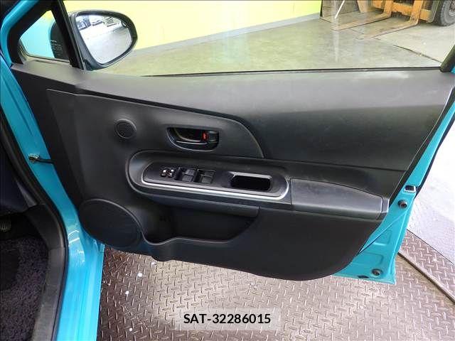 Toyota AQUA 2019-02 8228861-19