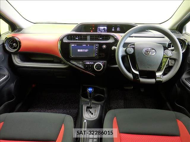 Toyota AQUA 2019-02 8228861-2