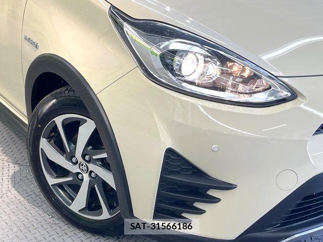 Toyota AQUA 2018-12 8228853-11