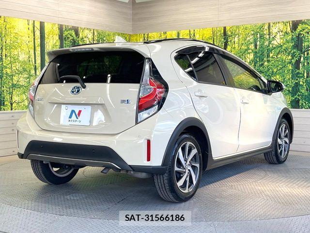Toyota AQUA 2018-12 8228853-16